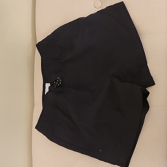 Old Navy Boys Active Shorts | Black | Size 6-7 | Smoke-Free Home - Picture 1 of 3